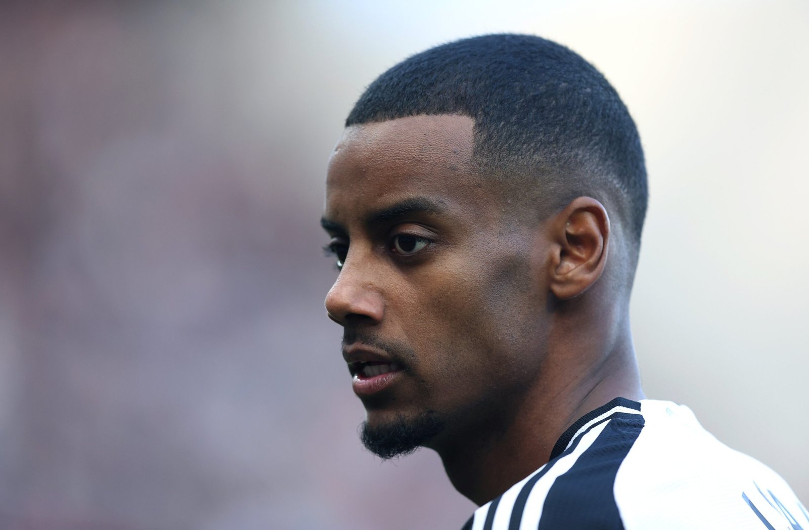 Alexander Isak Newcastle make huge announcement after striker takes action to complete Liverpool tra