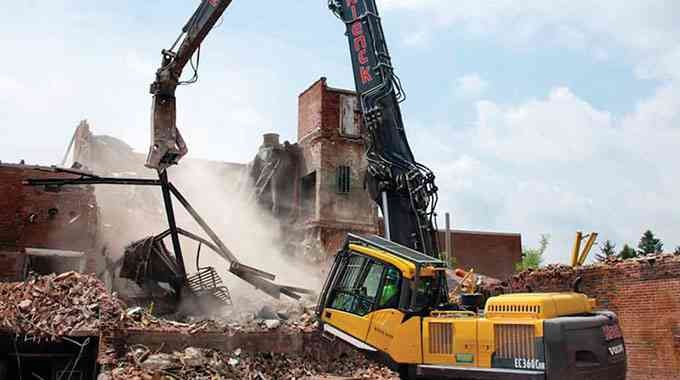 Harare mayor Jacob Mafume has directed the city council to reverse all leases and demolish illegal s
