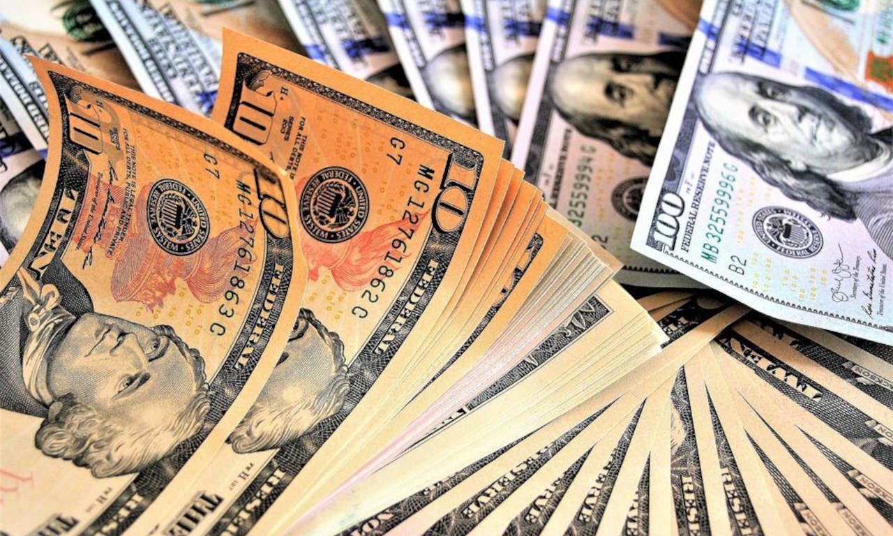 Couple Robbed Of US4000 And R20000 As Wife Spends 45 Minutes In Toilet