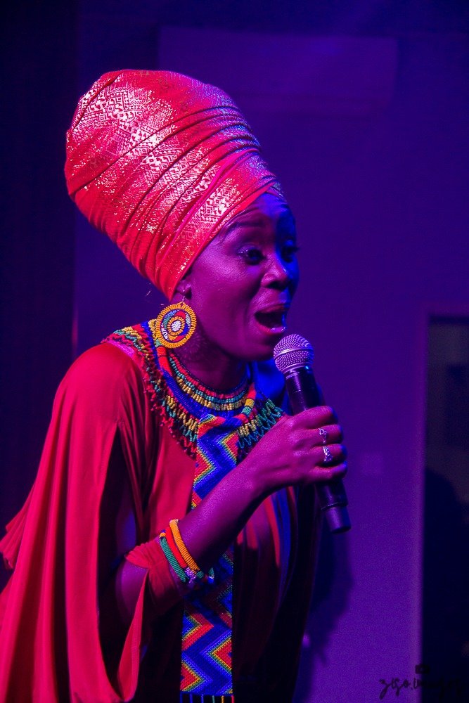 DUDU MANHENGA in concert LIVE