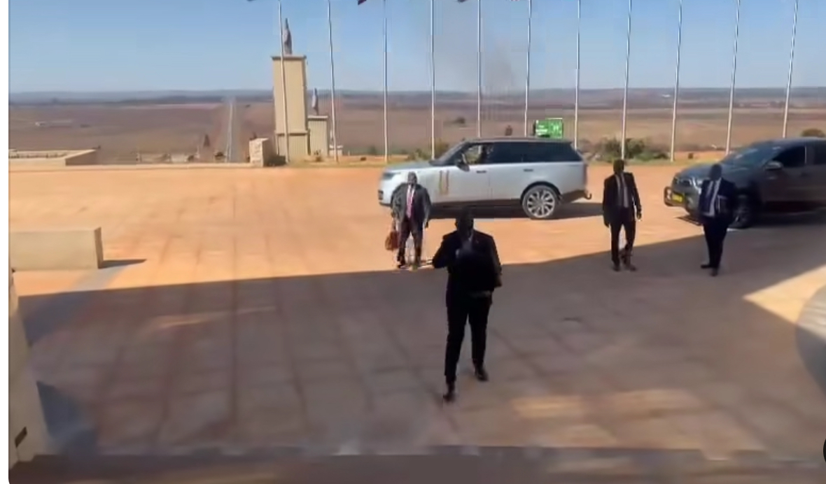 Mthuli Ncube Driving A Range Rover Flocking USD600000