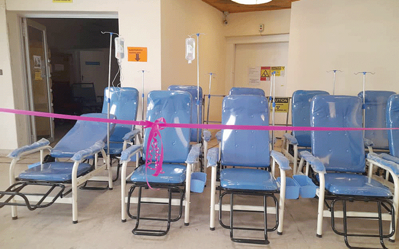 Mpilo Hospital receives 10 chemotherapy chairs