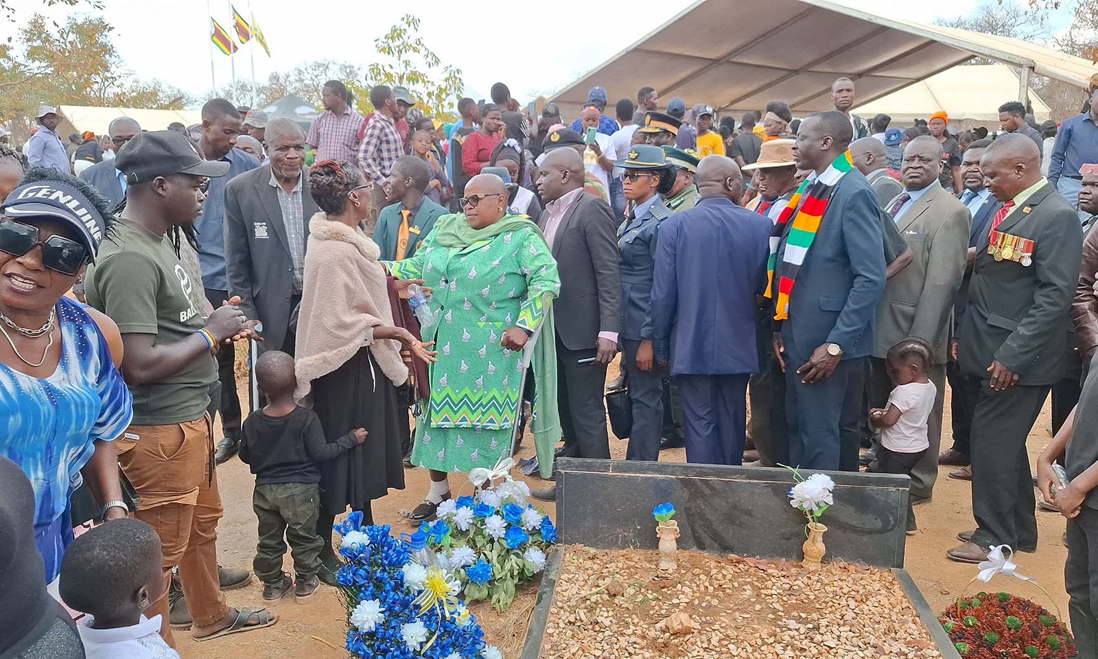 Thousands remember gallant heroes