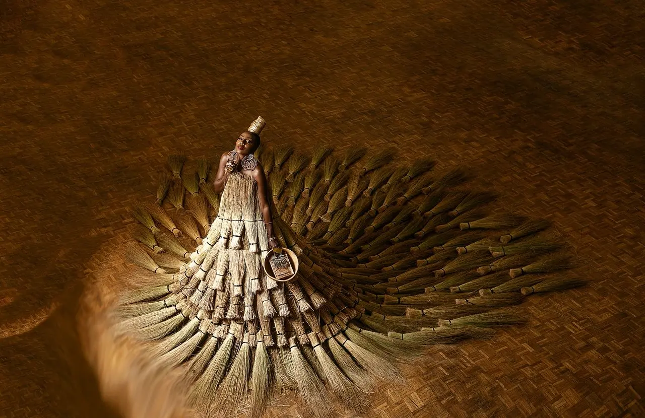 Following rave reviews and a full house at the exhibition opening night ofNdishonongoreiwobySabina M