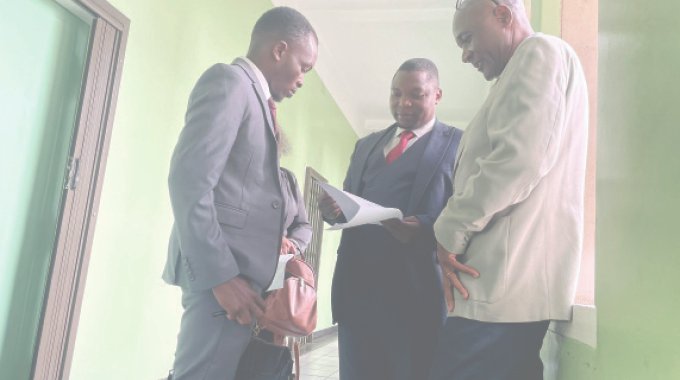 DIRTY-HANDED BOSS Security manager in bumbum fondle shame