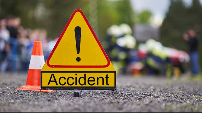 3 DIE IN HIGHWAY CRASH Isuzu KB rolls off road and injures 5