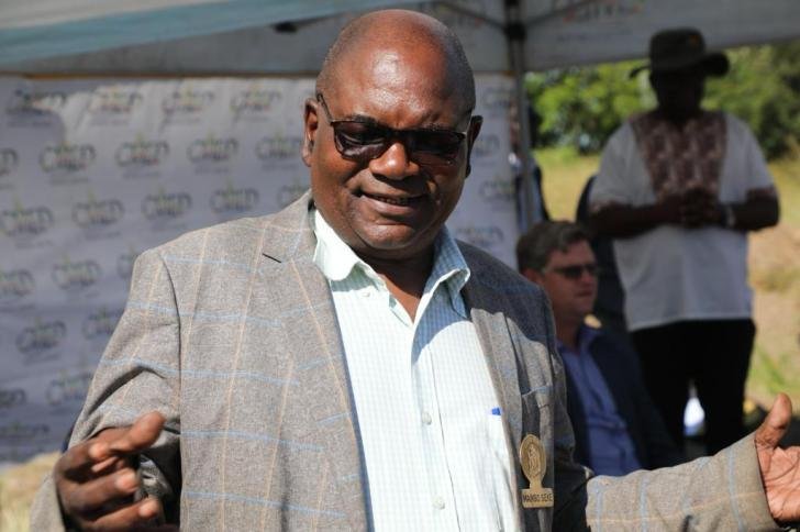 Chief Seke apologises for chanting Zanu-PF slogans