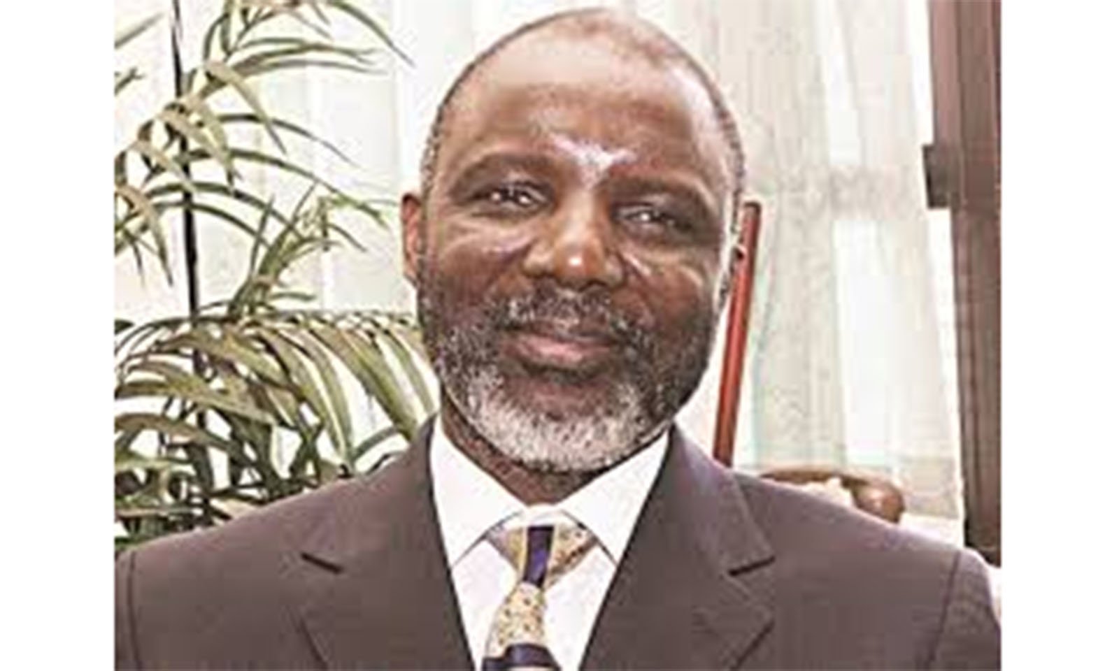 Zimbabwes first black quantity surveyor Mahachi dies