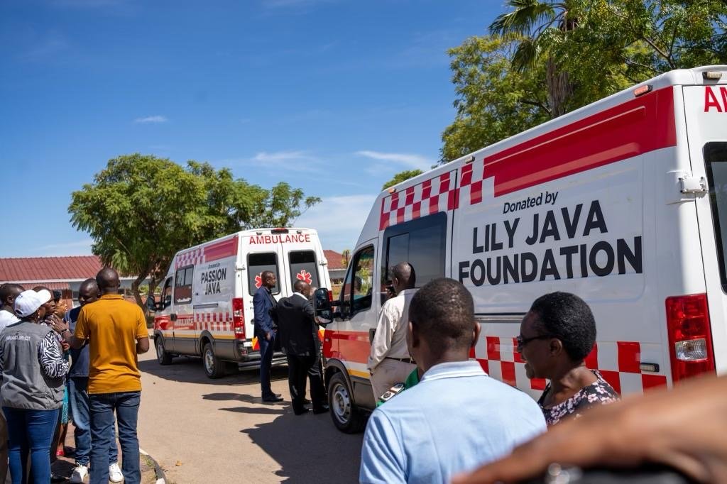 Passion Java and wife donate ambulances to Chitungwiza Hospital