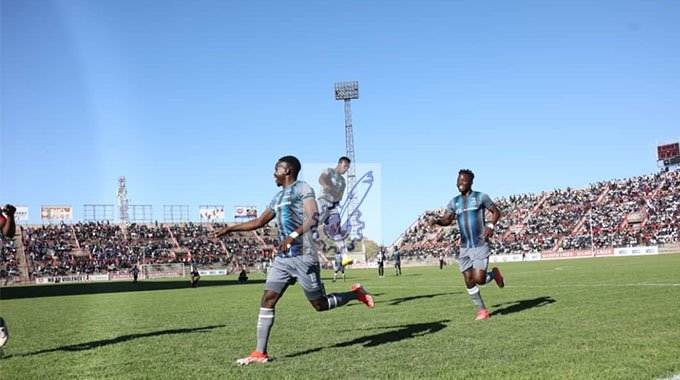 Ngezi lead Highlanders at the break