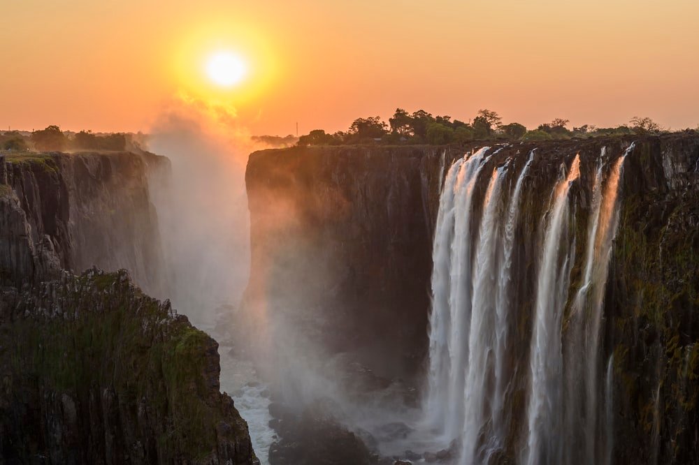 Economic analysts have welcomed the Victoria Falls Stock Exchange VFEX financial service centre sayi