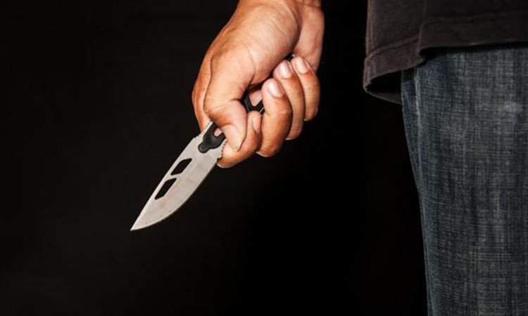 KNIFE-WIELDING GANG ROBS MAN OF US140 Pumula thug nabbed 2 still on the run