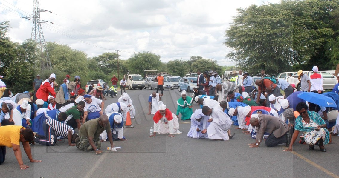 Ba Tsabong ba ikanya thapelo