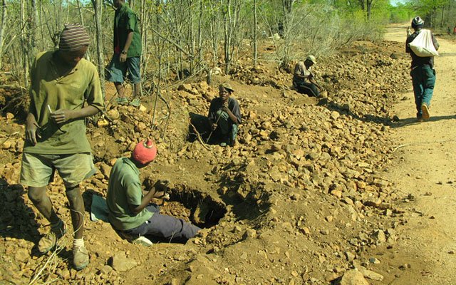 Mgiqwa residents blame mine workers for rise in nighttime crime