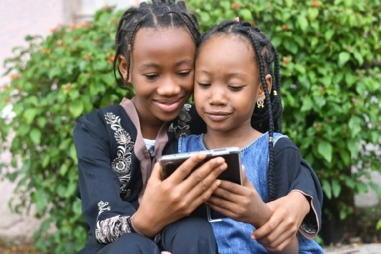 Instagram e Facebook apagam contas de menores