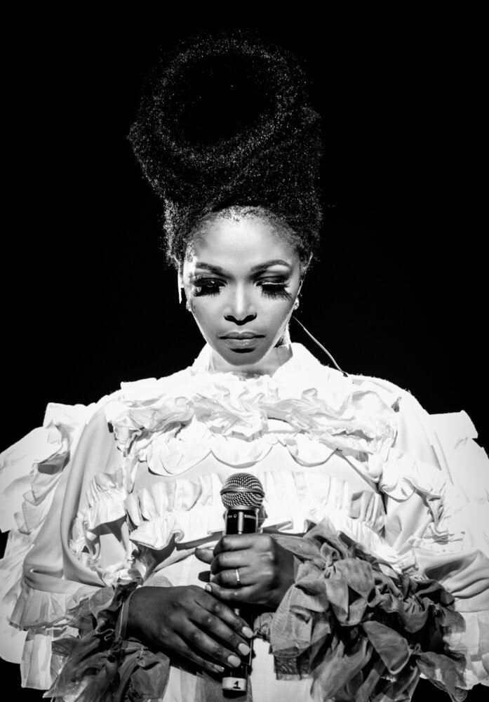 Simphiwe Dana sings the room into stillness