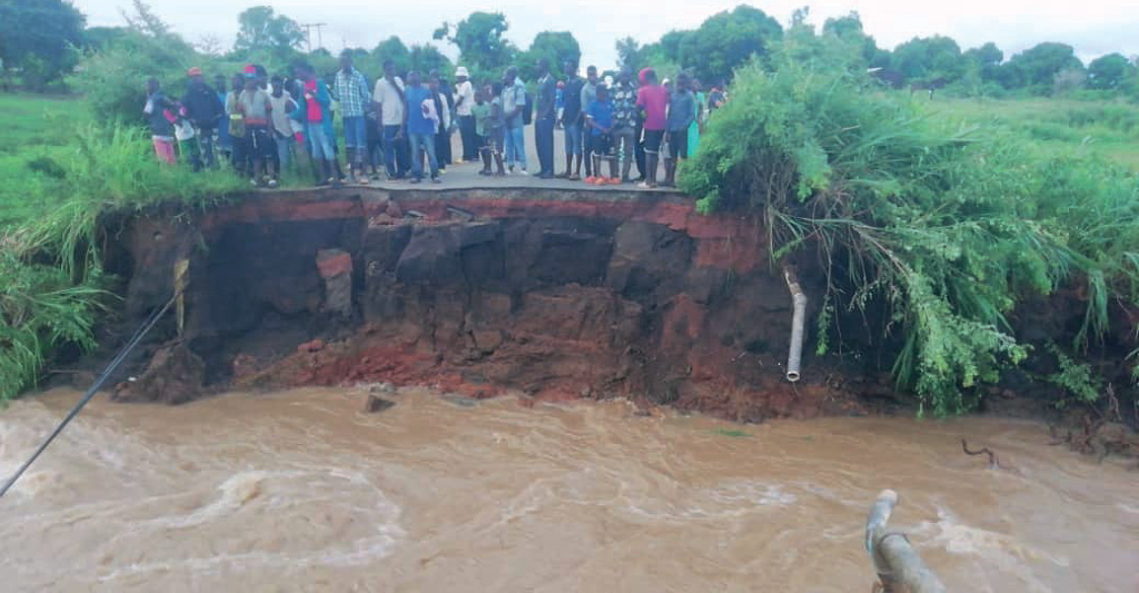 Road destruction chokes relief food