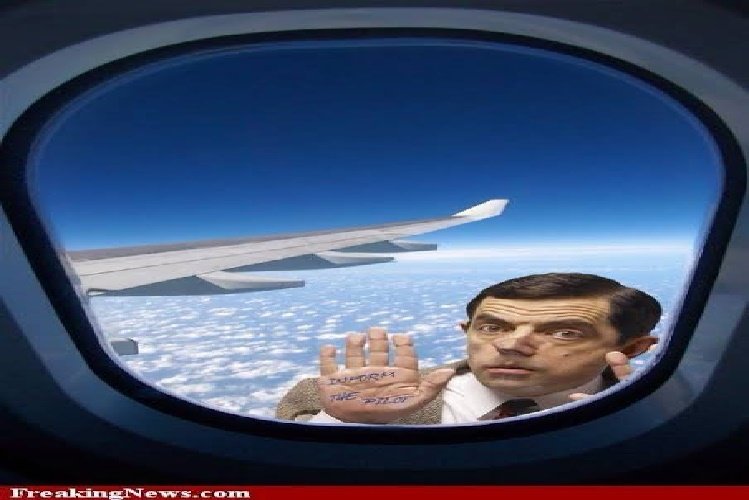 Mr. Bean assume comando de avião por desmaio do piloto