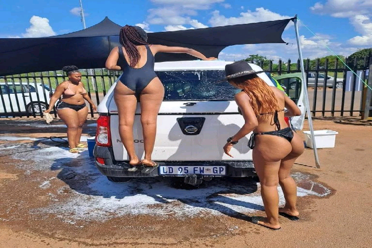Estação de serviços destaca-se por lavar carros de bikini