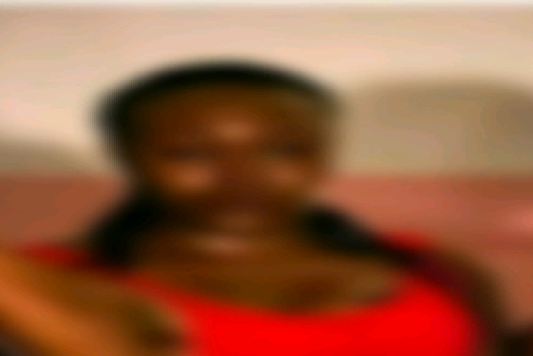 Pai contrai trombose ao comprar vídeo cuja filha é atriz pornográfica