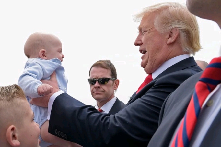 Trump abre contas bancárias com mil dólares para recém-nascidos