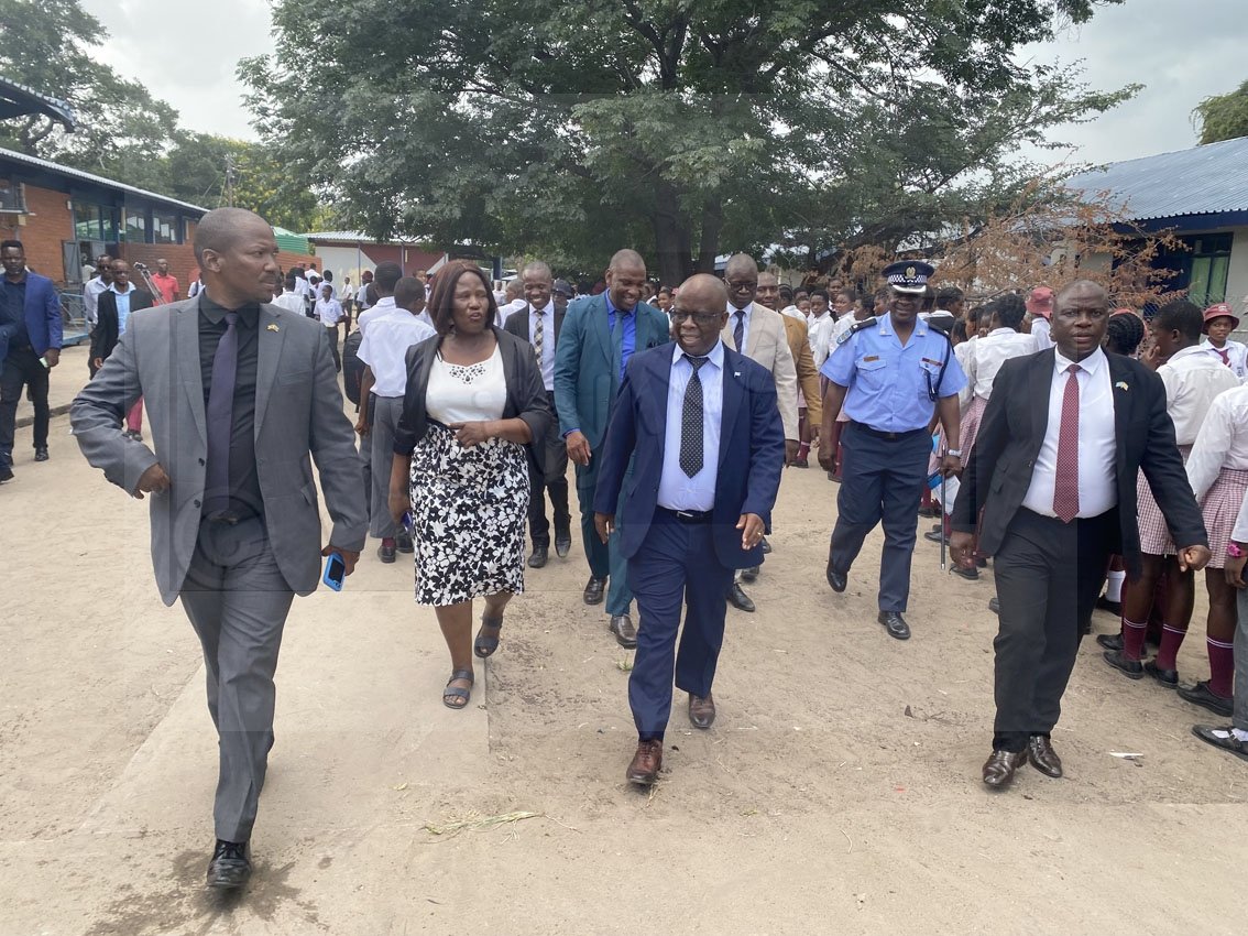 Seemo sa sekole sa Ngambao