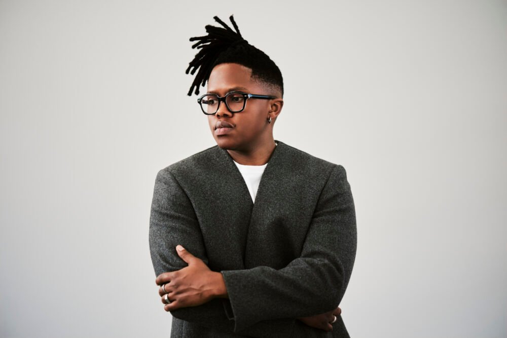 “Live is the last real thing”: Manana enters a warmer era