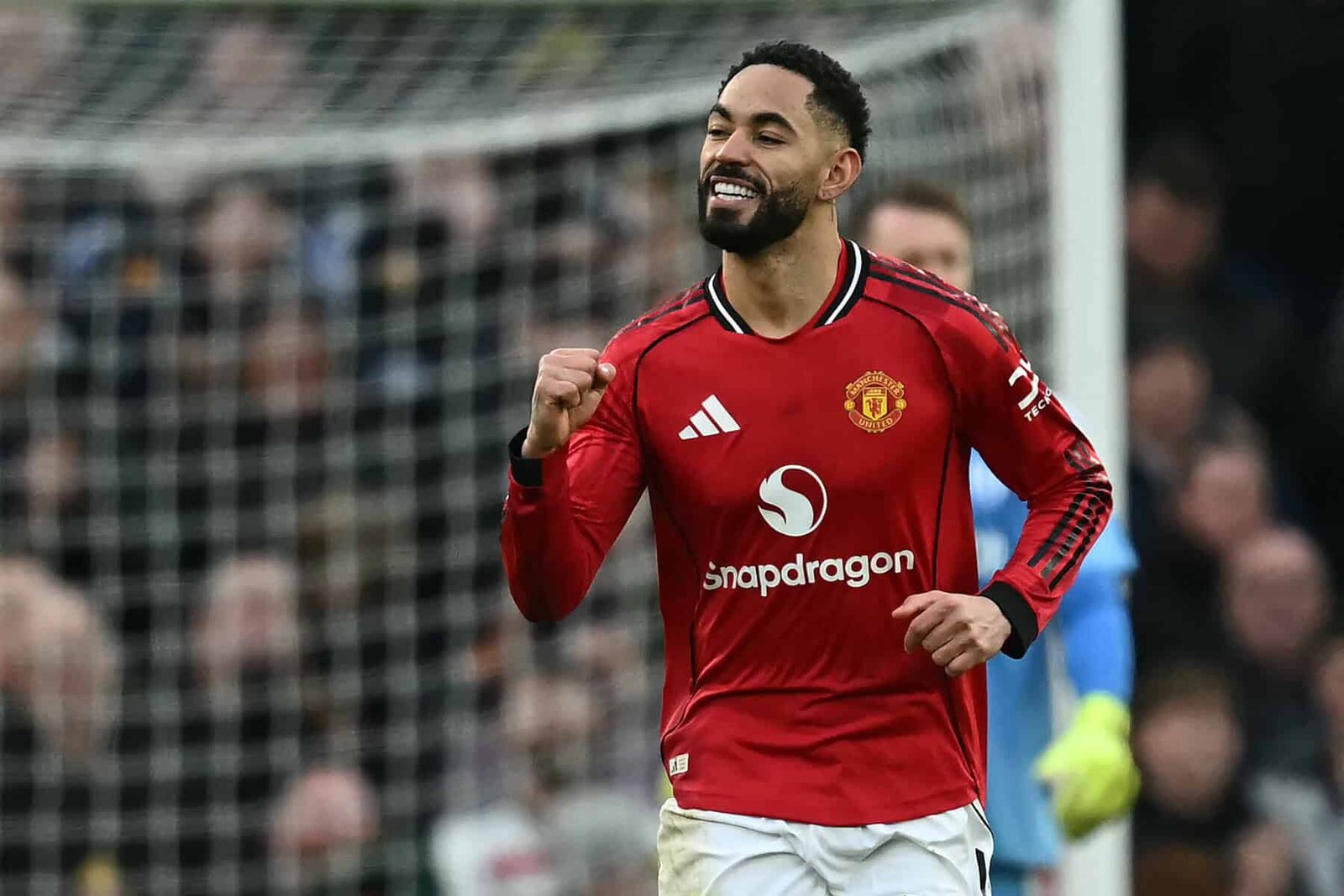 Sesko strikes to rescue Man United, Villa beaten by Brentford