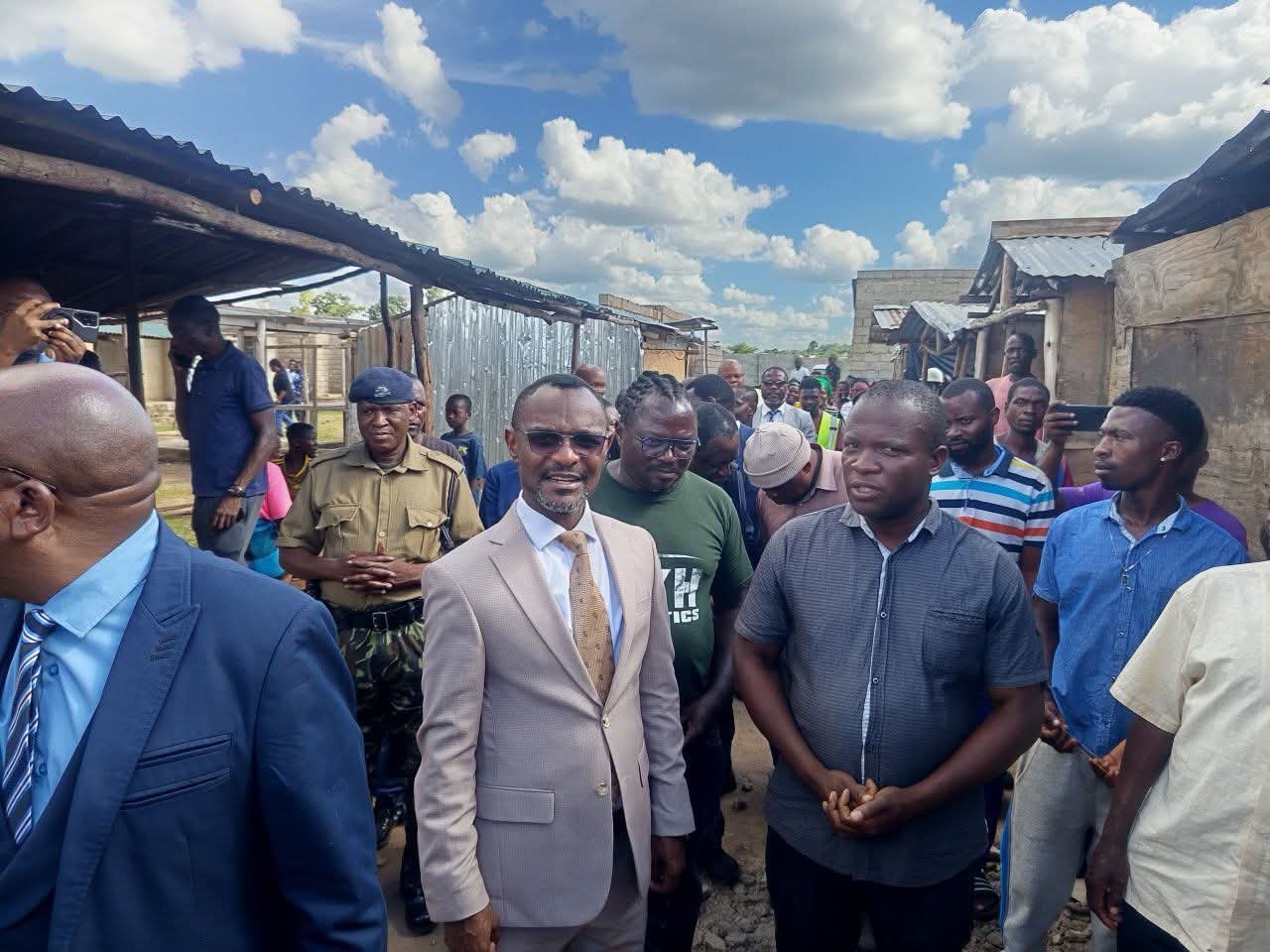 Minister Phiri receives heroic welcome from vendors at Wakawaka Bypass Market