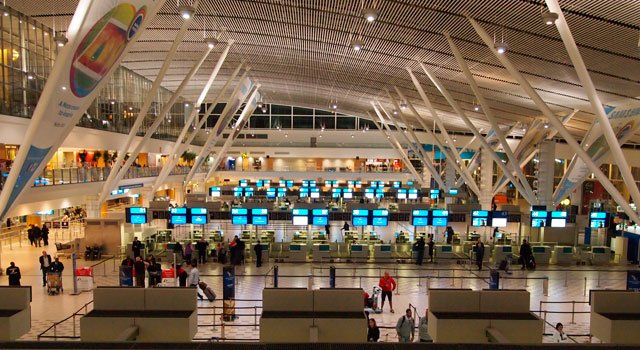 Fire at Cape Town International Airport halts flights