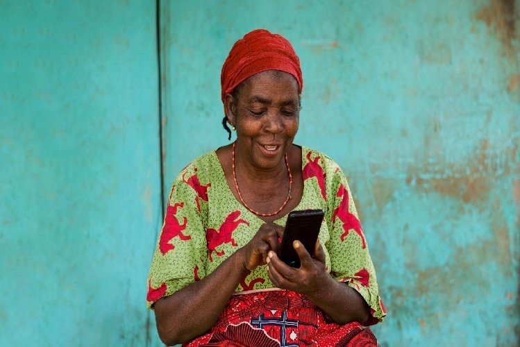 Homem recebe 10 mil Meticais por engano no M-Pesa e Txuna M-Pesa leva na hora