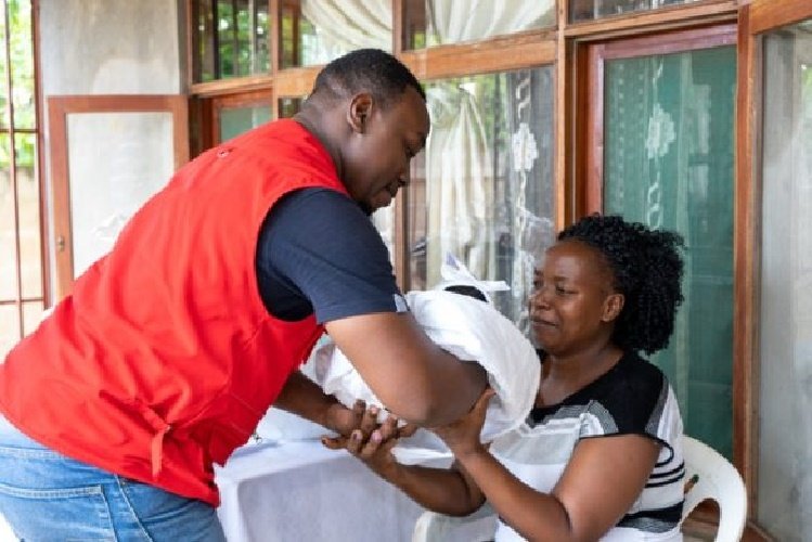 Mulher dá à luz dentro de táxi