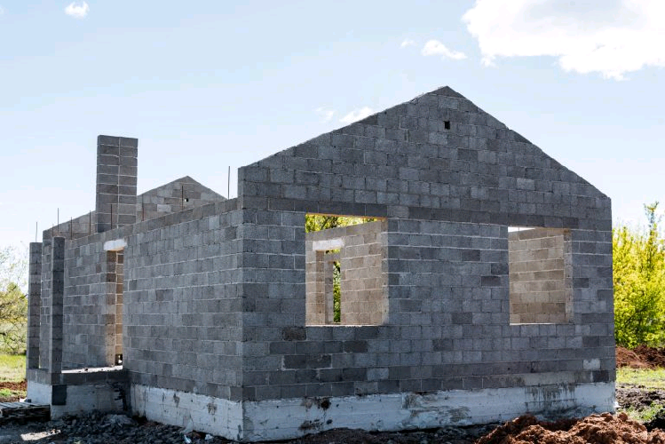 Homem penhora viatura da esposa para construir casa da amante