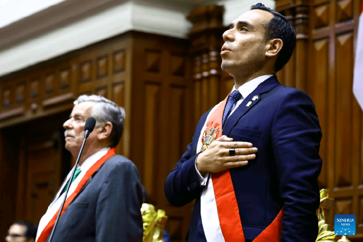 Presidente do Peru destituído por investigação de corrupção