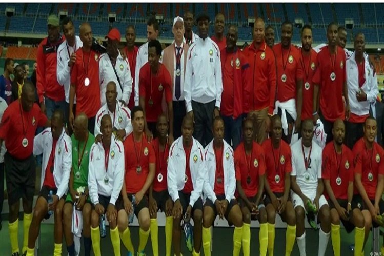 Mambas recebem terrenos trinta anos depois