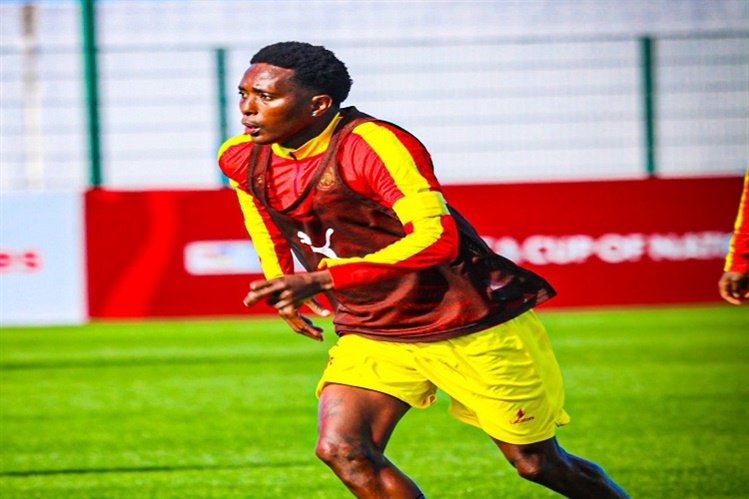 Dominguez prepara anúncio do fim da carreira após mais de 20 anos nos relvados