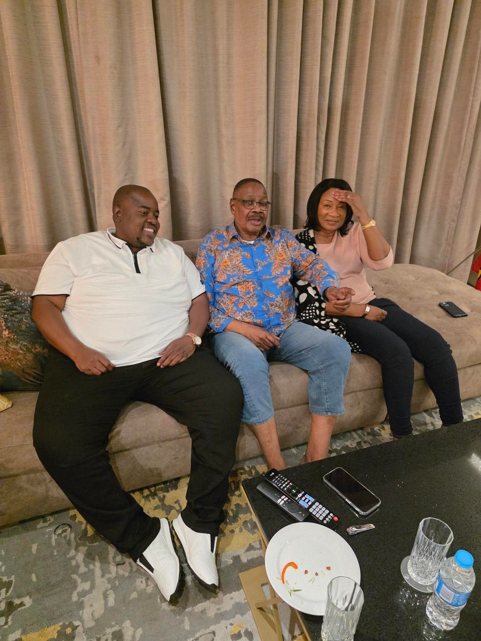 Photo of President Mutharika With Zimbabwean Businessman Sparks Online Debate