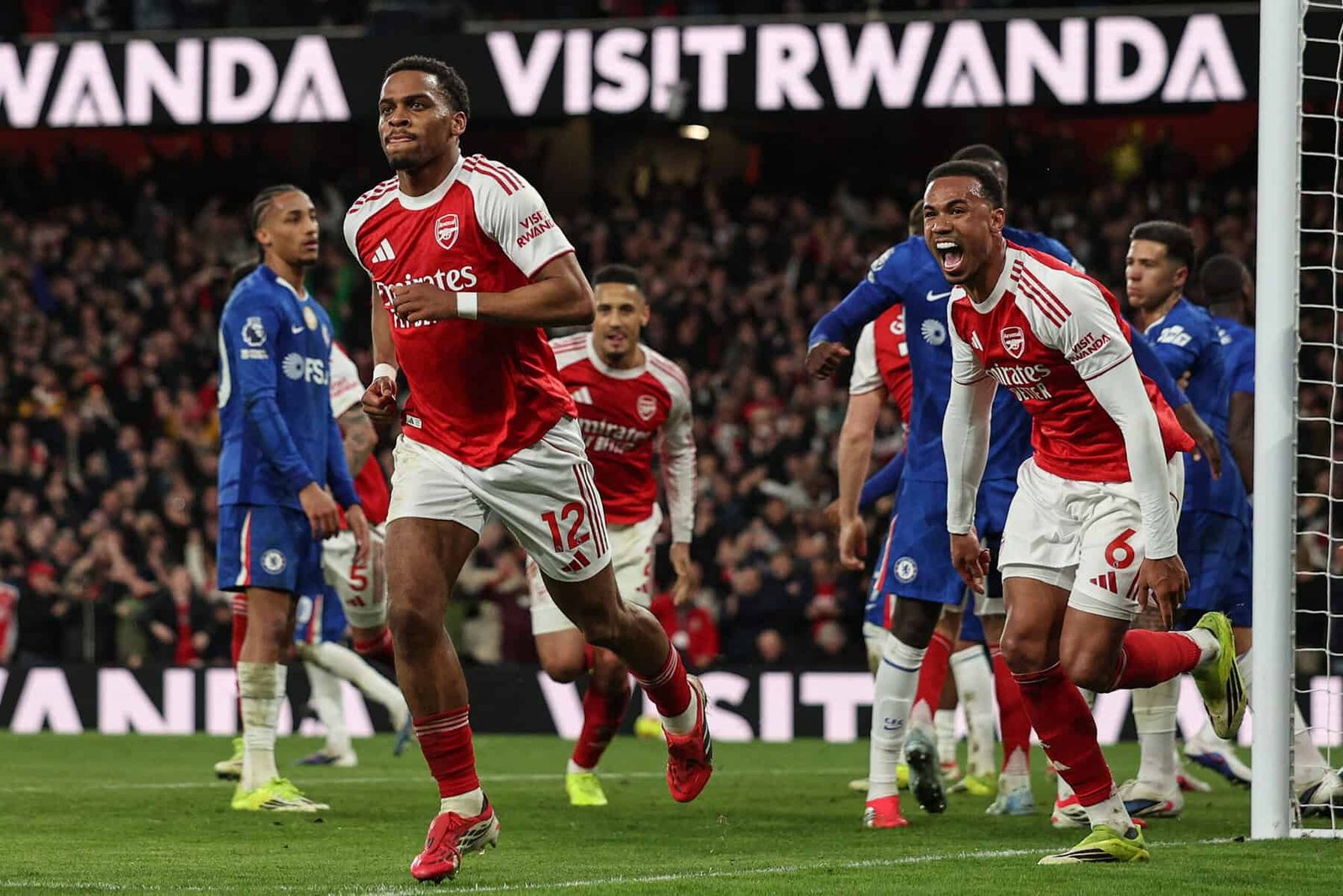 Arsenal win set-piece battle to sink Chelsea in title boost