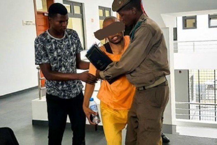 Homem condenado a sete anos por actos sexuais com uma menor
