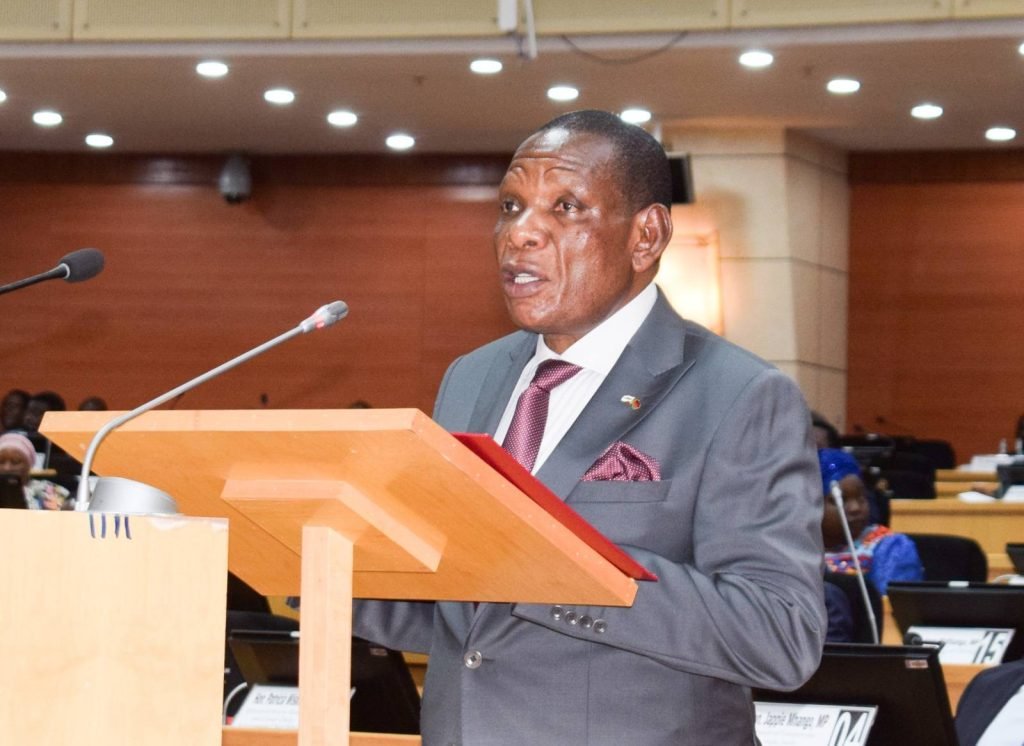 Mwanamvekha unveils Budget