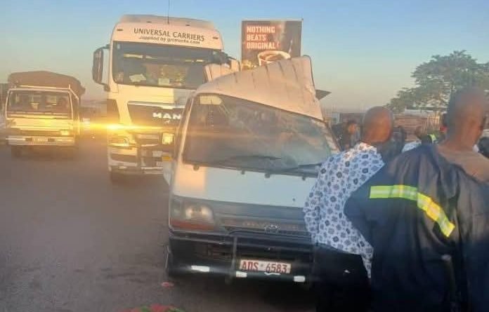 7 bystanders killed at accident scene after haulage truck ploughs into watching crowd