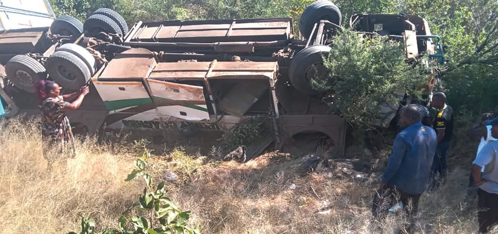 17 killed in Malawi-bound bus crash