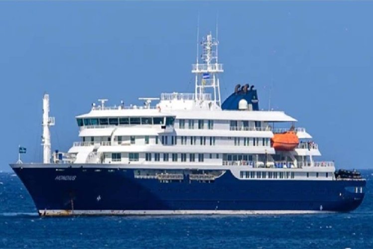 Suspeita de surto respiratório imobiliza navio de cruzeiro em Cabo Verde