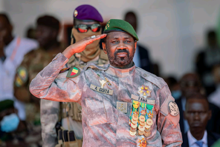 Presidente do Mali assume Ministério da Defesa após atentado fatal