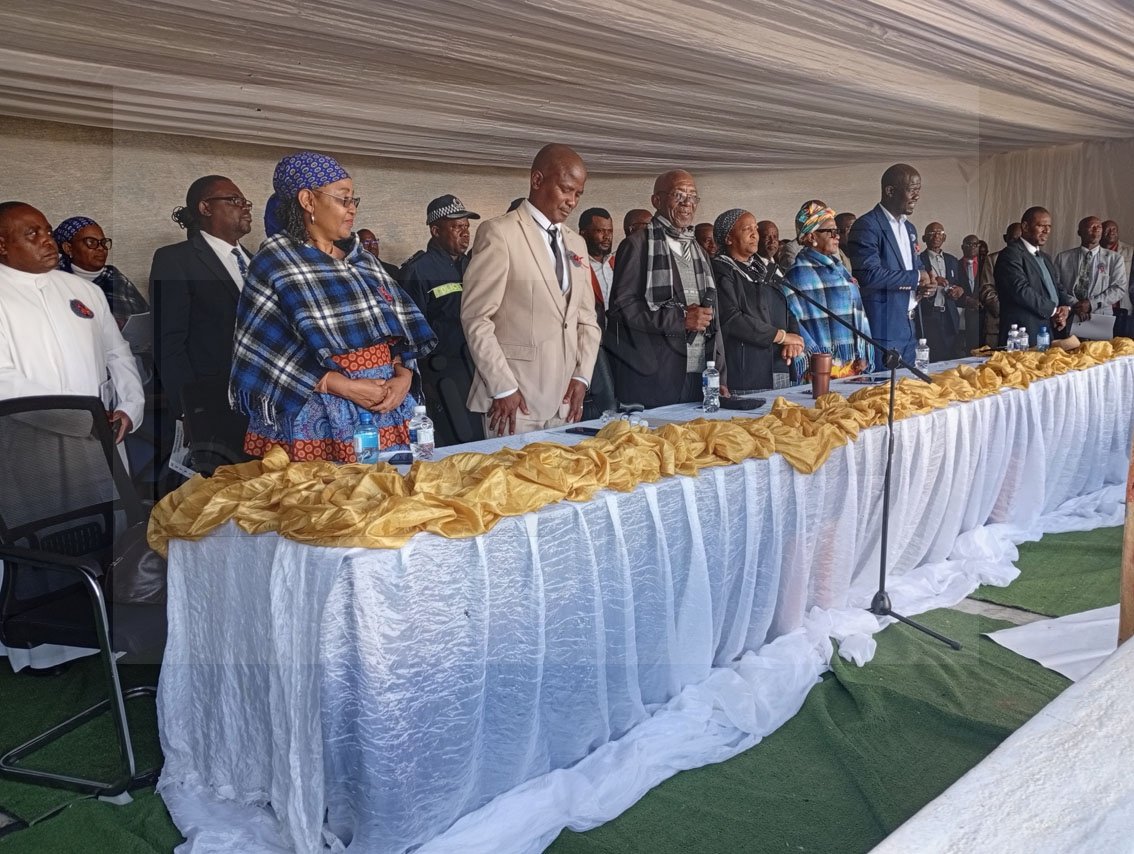 Kgosi Mmipi o a latlhela