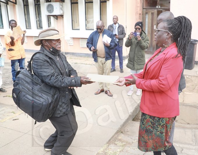 Residents reject private control of
