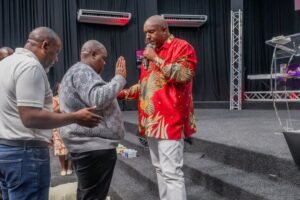 “You Are an Extension of God’s Hand” – Apostle Rodney Chipoyera Offers Powerful Prayer for Wicknell Chivhayo’s Extraordinary Generosity