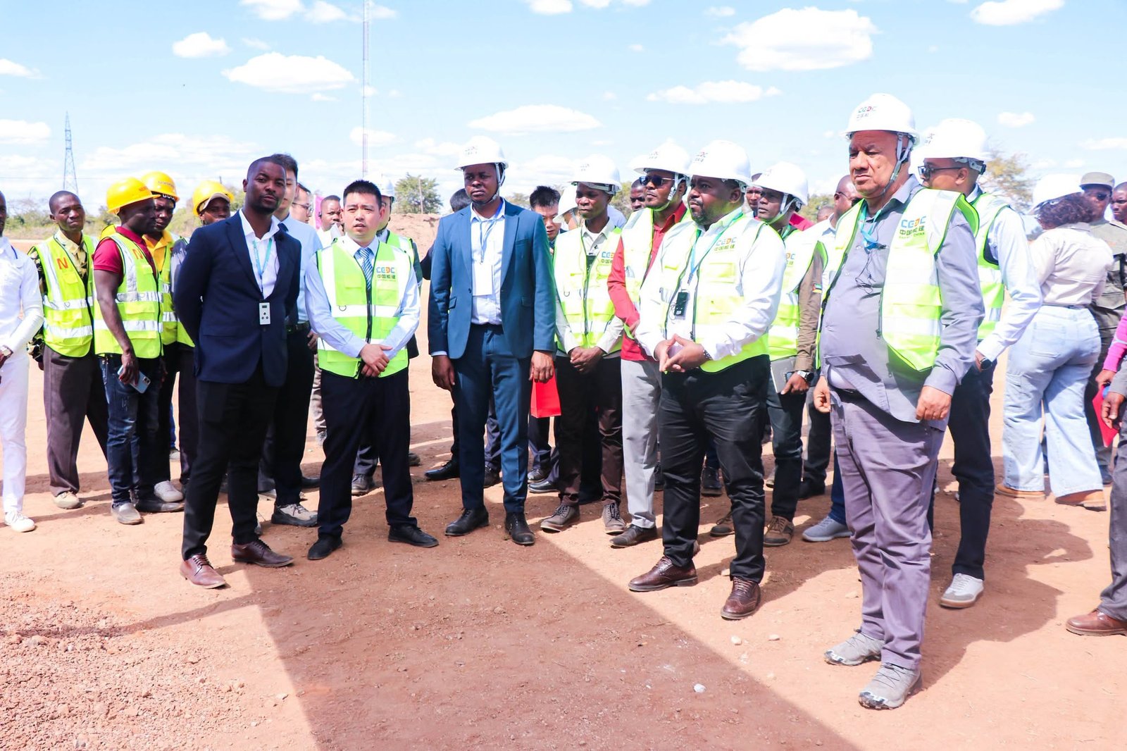 Mozambique: Economy Minister breaks ground for US$230 million Muxúnguè cement plant