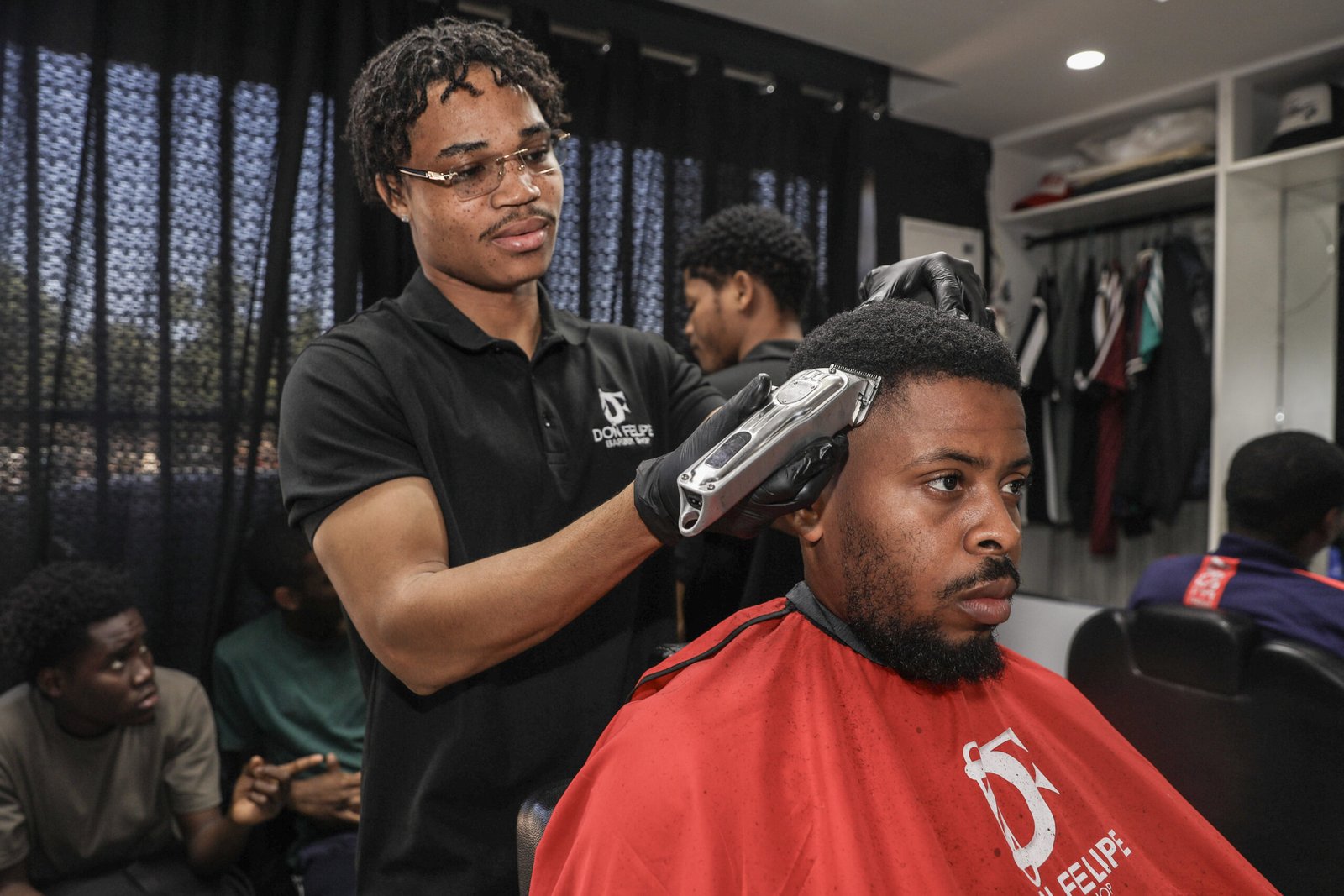 How a Mozambican barber turned home haircuts into a fashion trend and won over Catamo, Mandlava and more