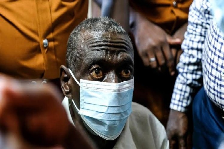 Besigye entra em cuidados intensivos e acende alerta no Uganda